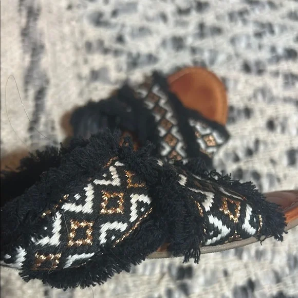 Universal Thread Sandals - Picture 7 of 7